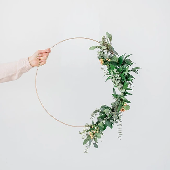Tired Of Your Usual Holiday Wreaths Do Something Different With You Floral Greeneries