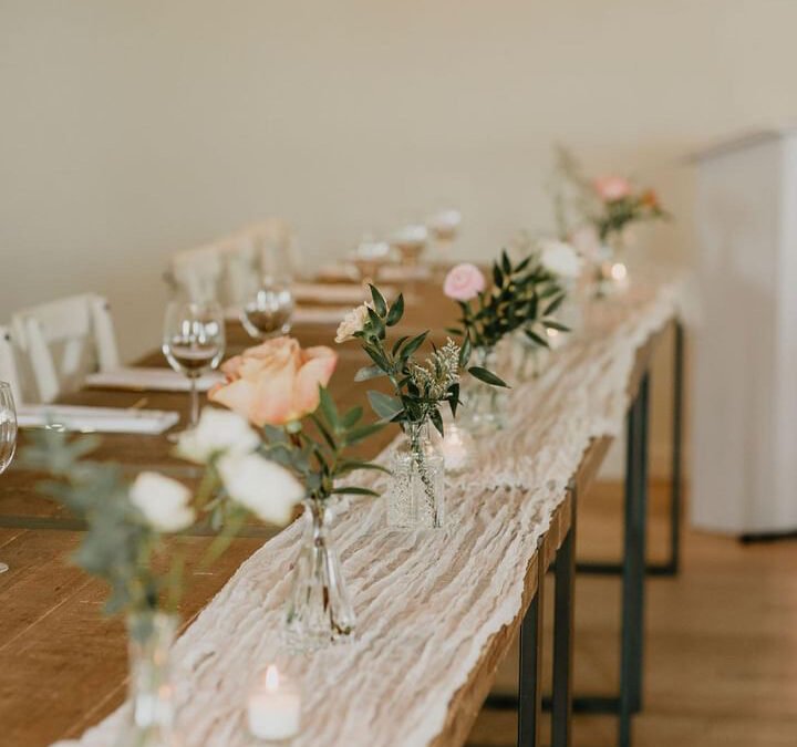 DIY Bud Vase Wedding Tablescape: Complete Guide to Budget-Friendly Wedding Centerpieces